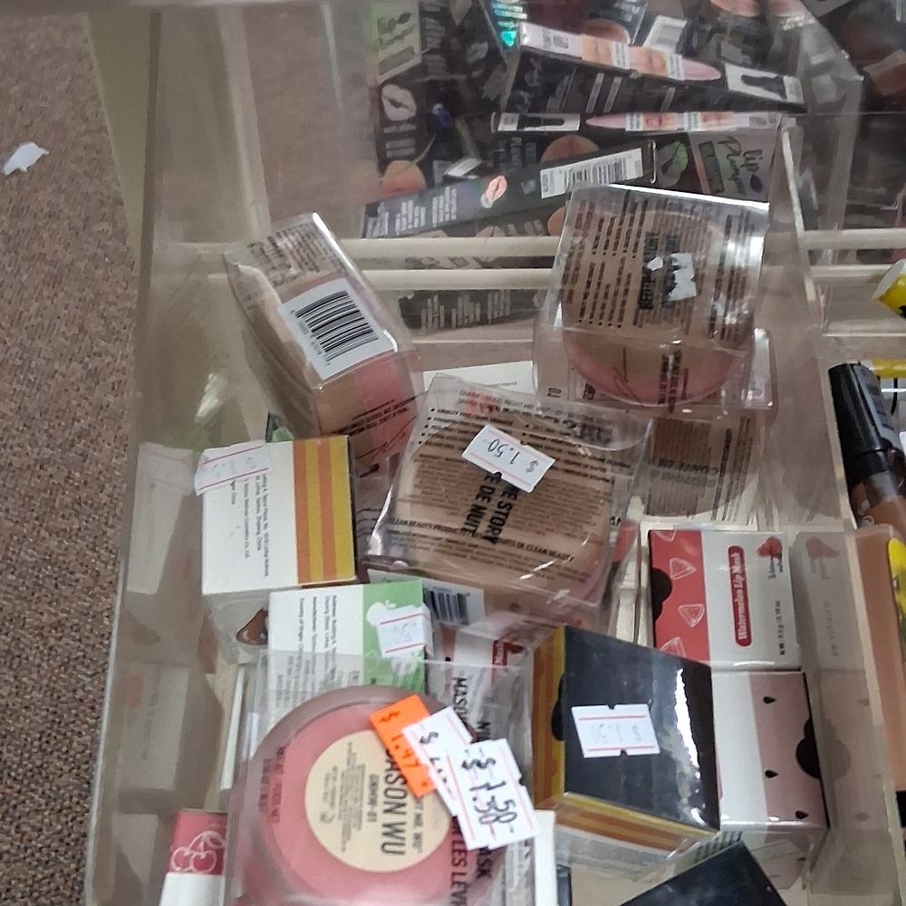 4 Lb Mystery Drugstore Makeup & Skincare Bundle! - Picture 8 of 11